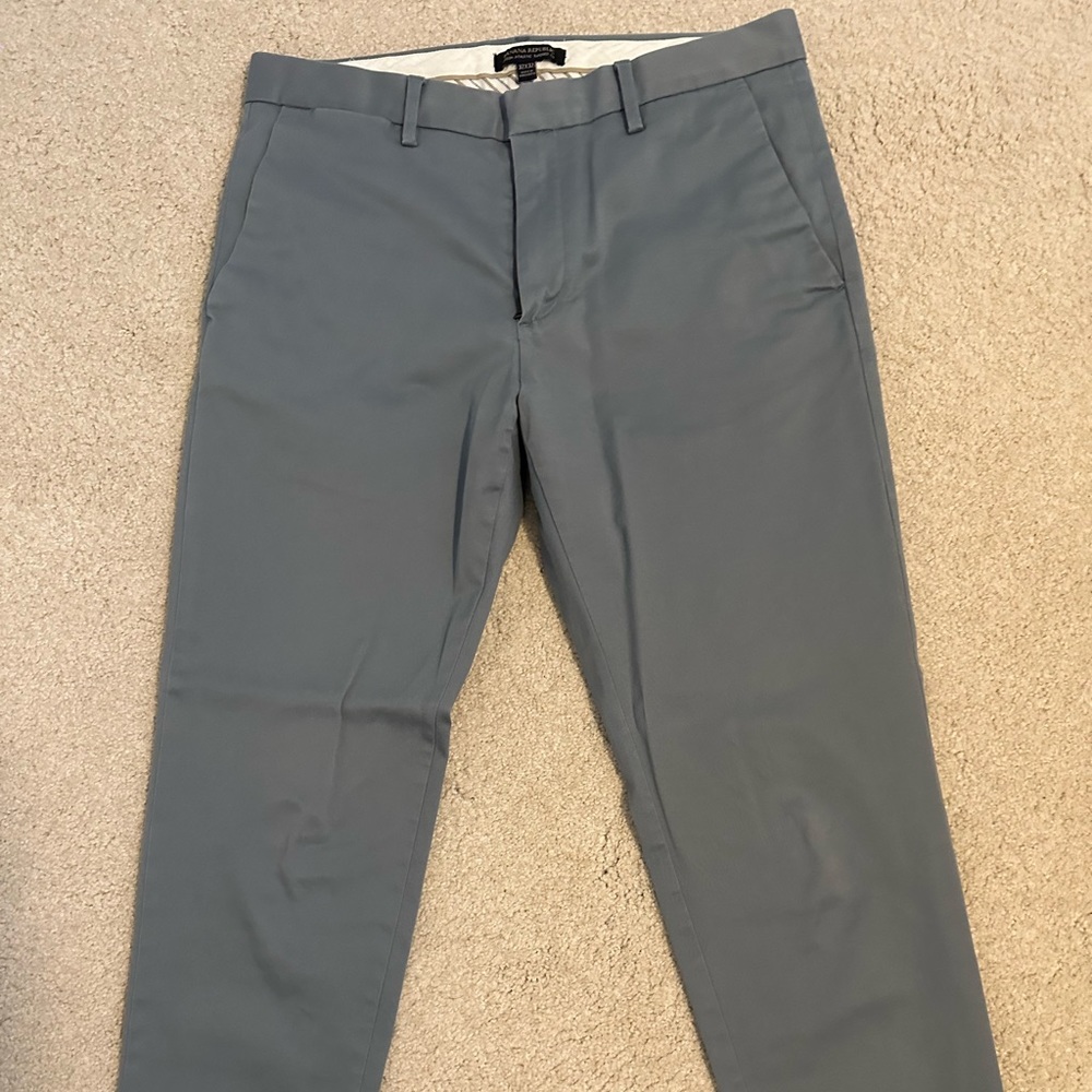 EUC 32x32 Banana Republic Rapid Movement Chinos. Gaven fit.